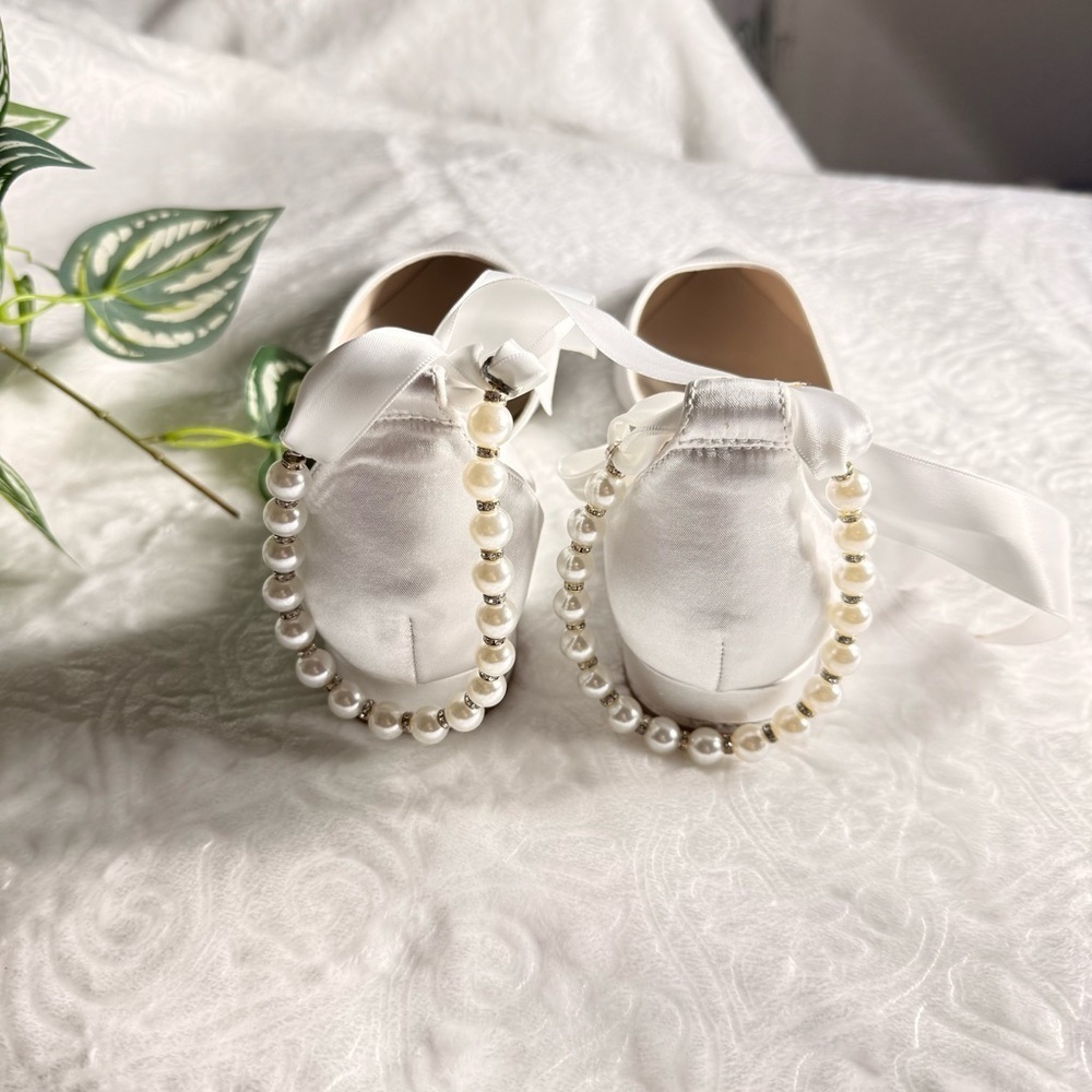 White Satin Pearl Ankle Strap Flats Women’s Size 9 NWT - Picture 6 of 11